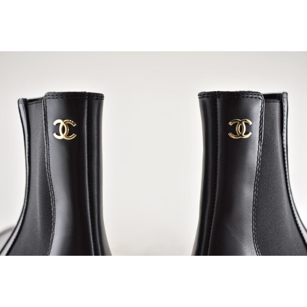 Chanel 24B Black Calfskin Leather CC Logo Pull On Chelsea Ankle Platform Boot 39 - Picture 15 of 16